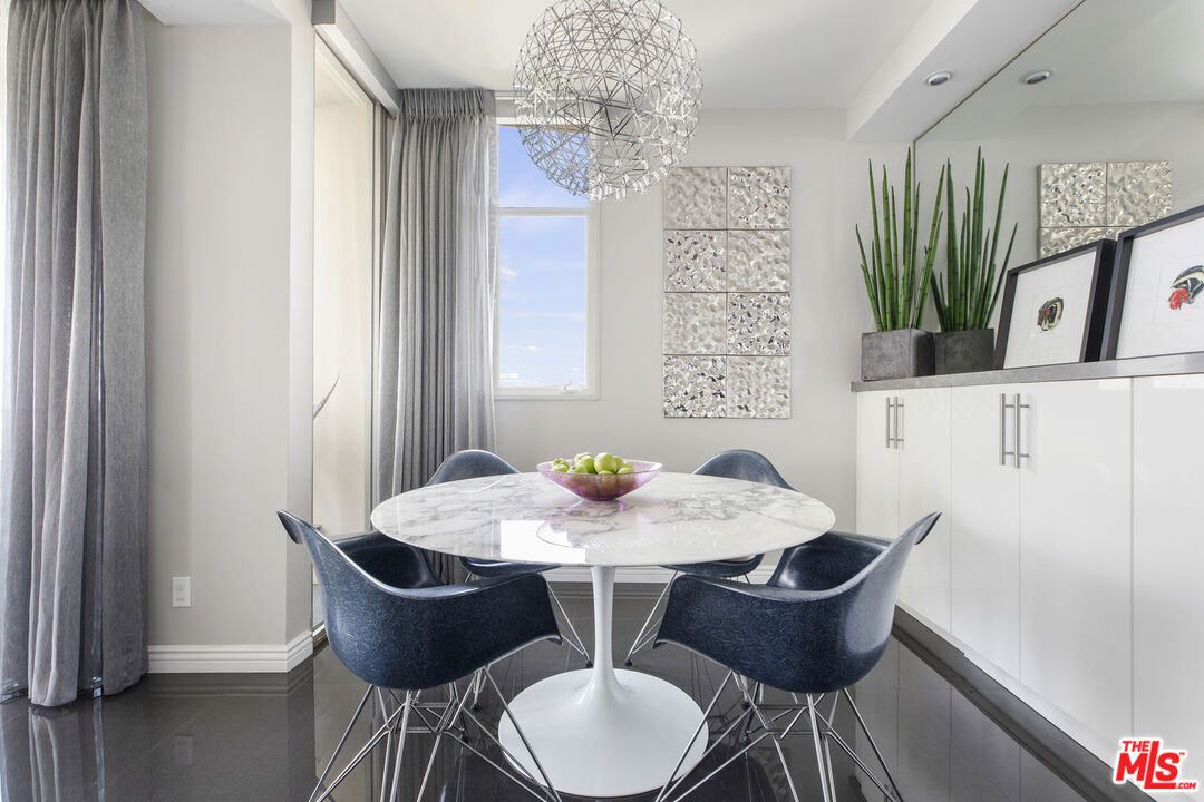 4455 Los Feliz Blvd Unit: 907