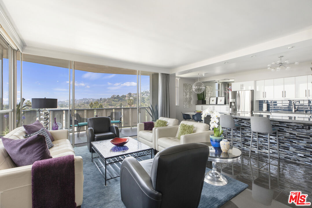 4455 Los Feliz Blvd Unit: 907