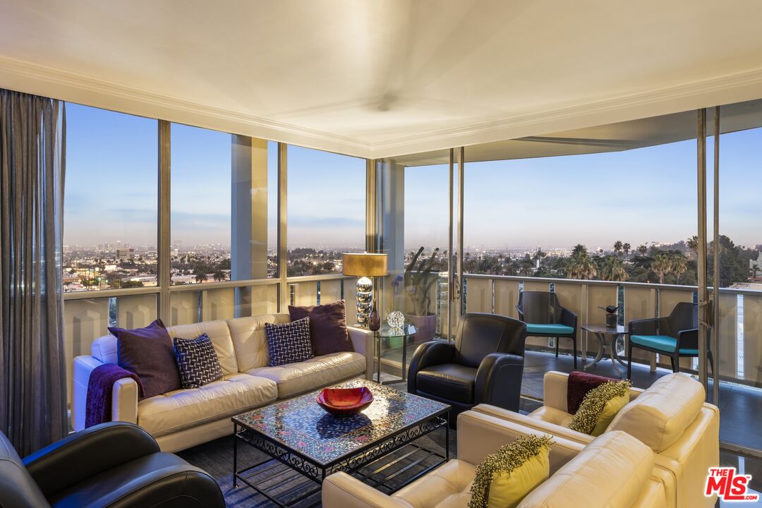 4455 Los Feliz Blvd Unit: 907