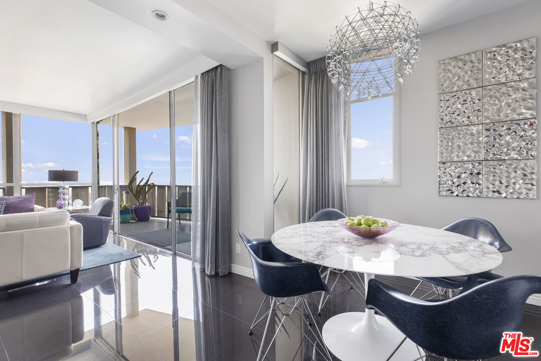 4455 Los Feliz Blvd Unit: 907