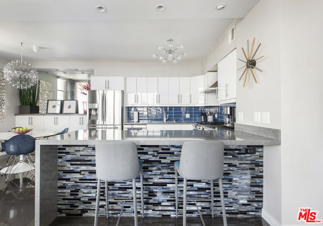 4455 Los Feliz Blvd Unit: 907