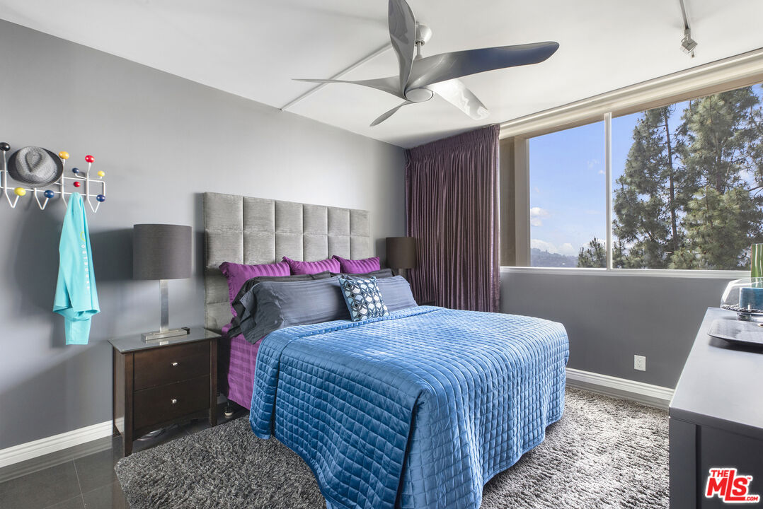 4455 Los Feliz Blvd Unit: 907