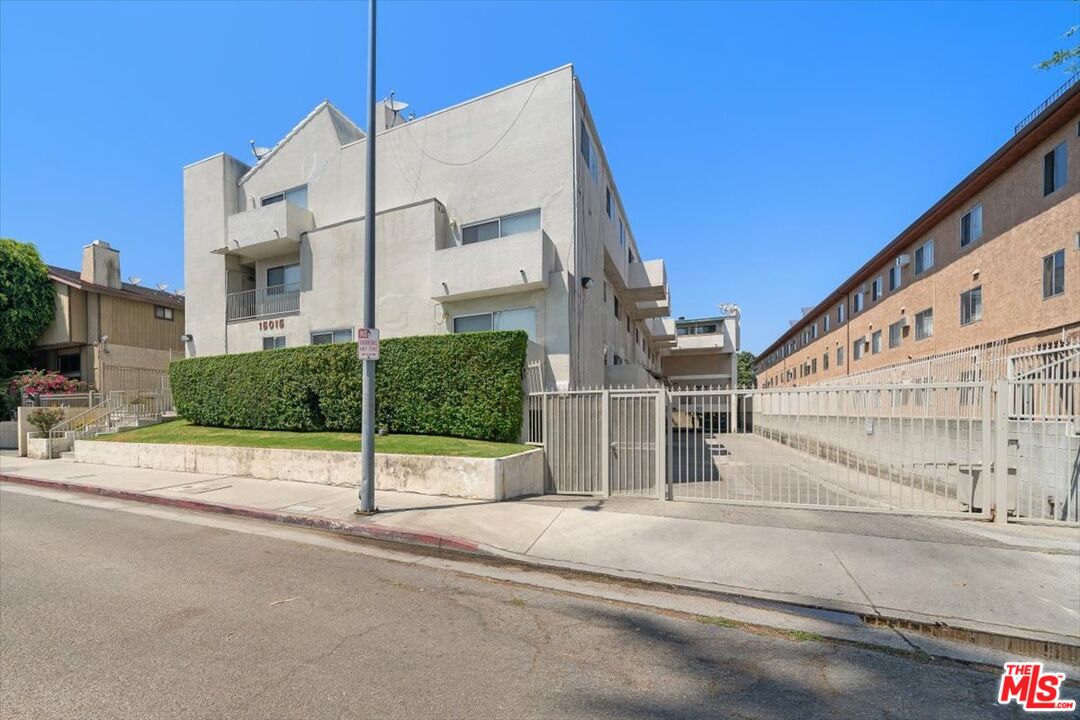 15015 Sherman Way Unit: 316