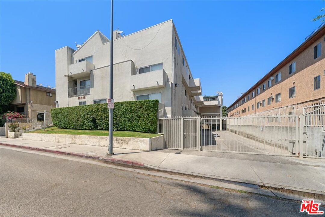 15015 Sherman Way Unit: 316