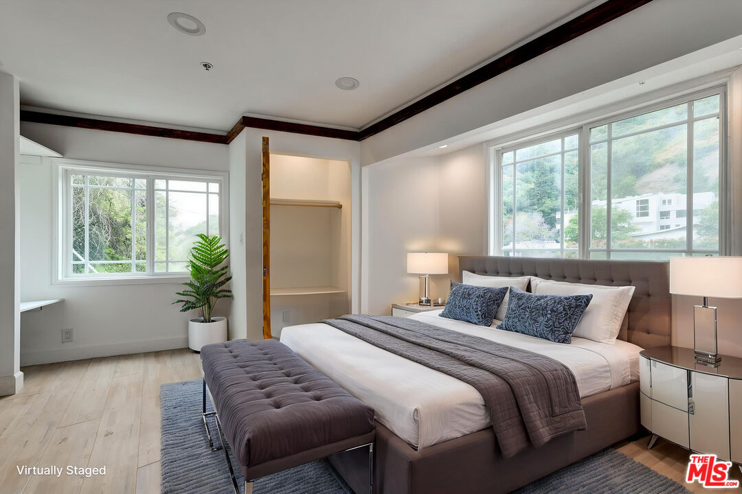 1754 Franklin Canyon Dr