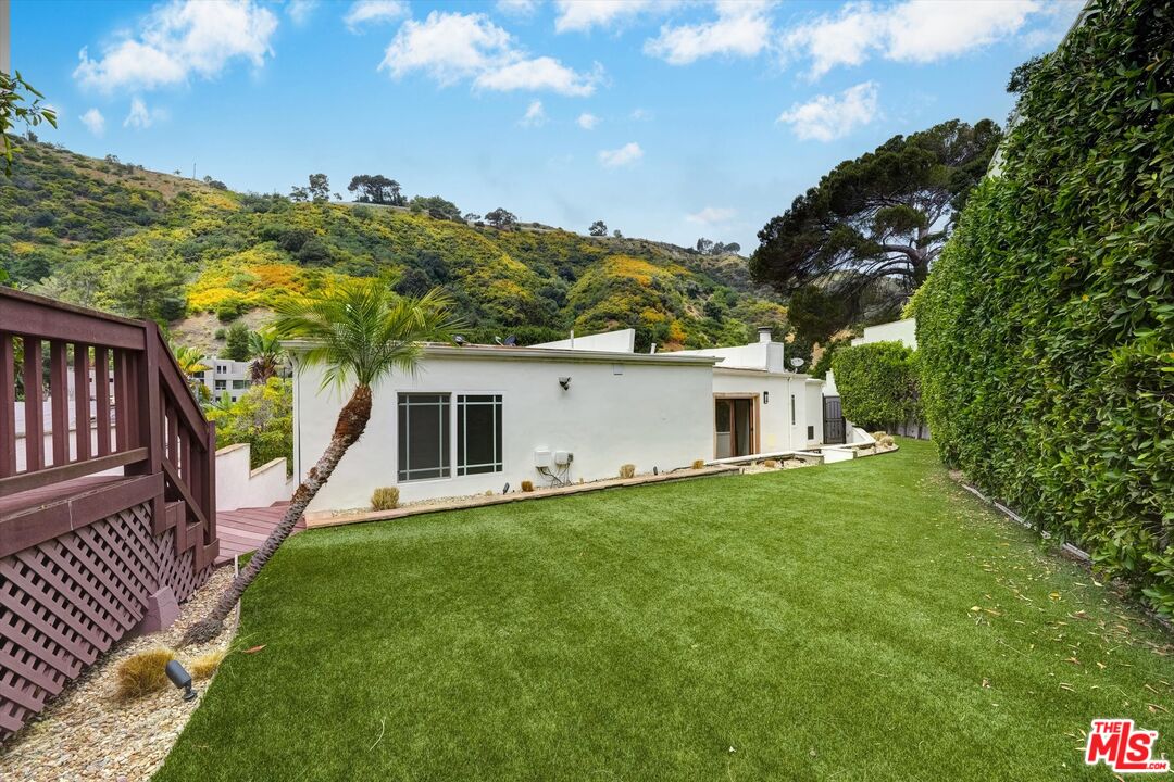 1754 Franklin Canyon Dr