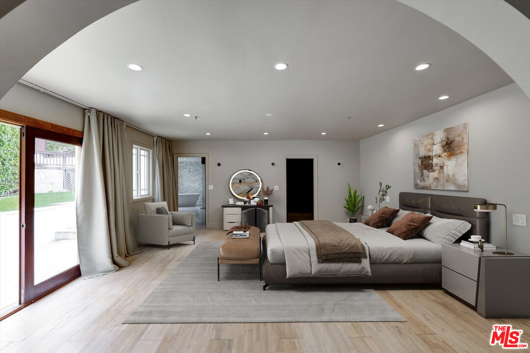 1754 Franklin Canyon Dr