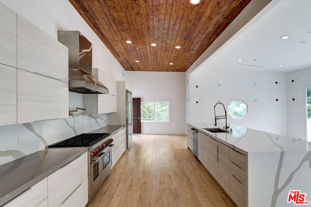 1754 Franklin Canyon Dr