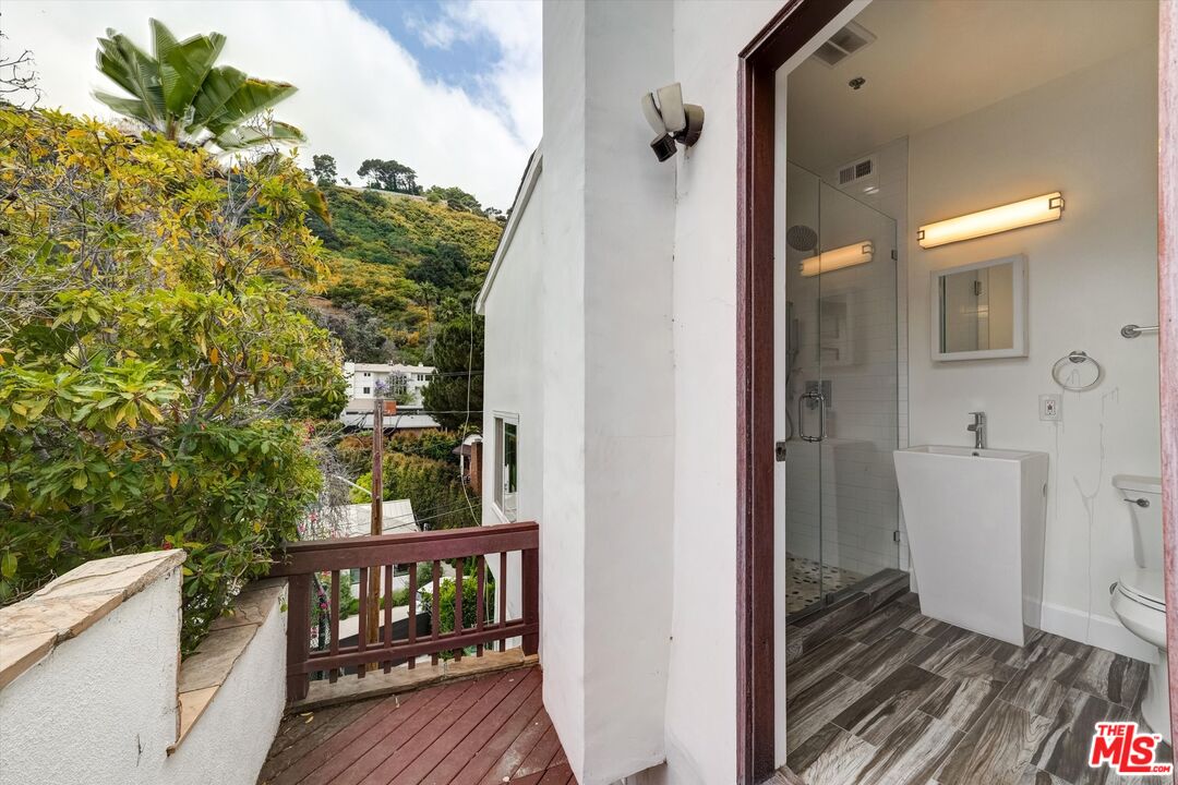 1754 Franklin Canyon Dr