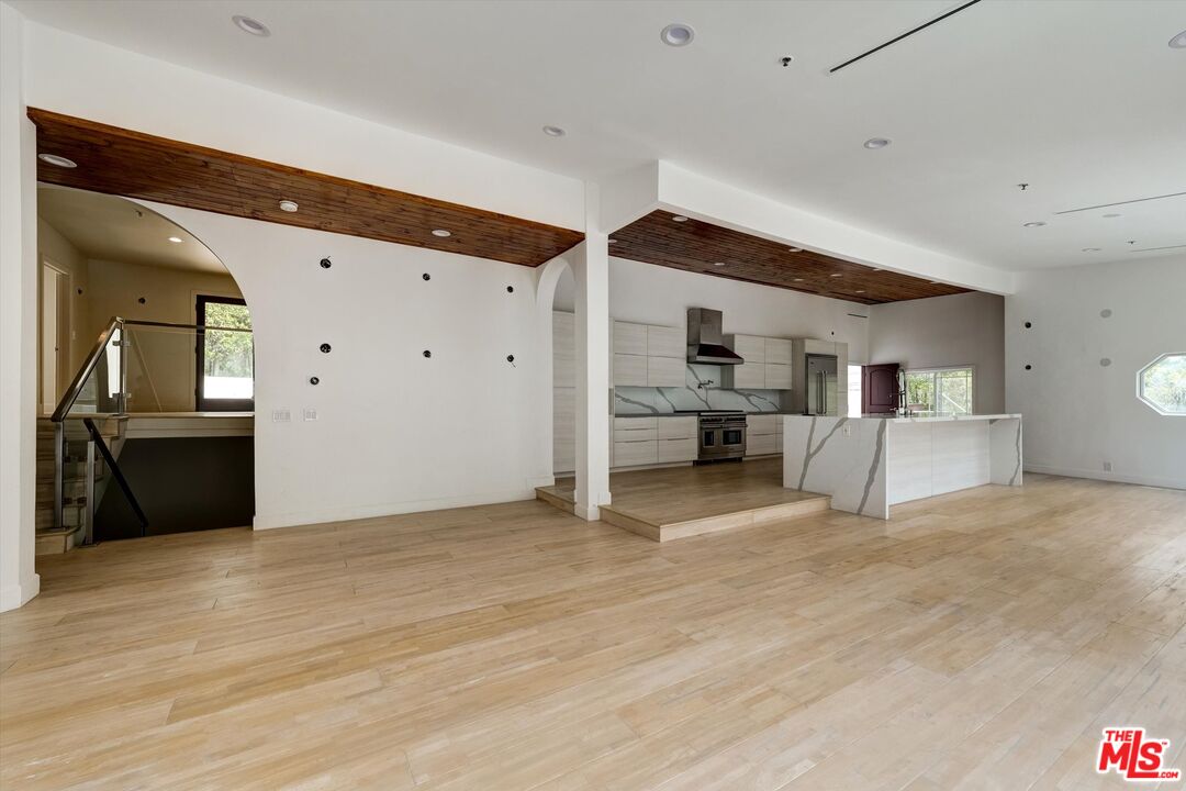 1754 Franklin Canyon Dr