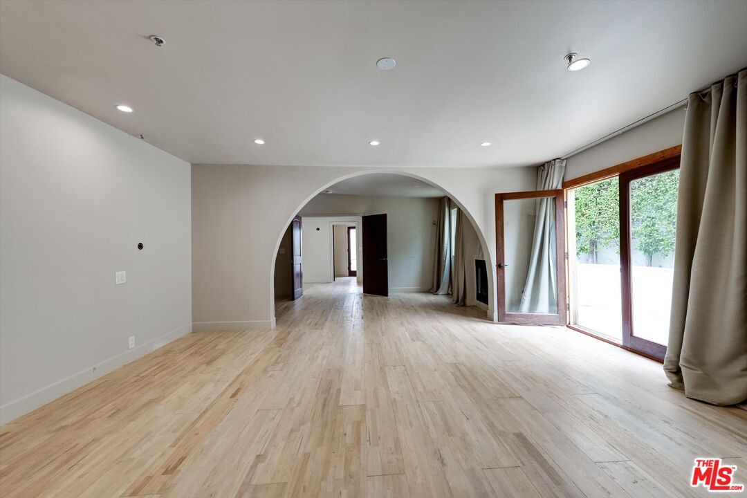 1754 Franklin Canyon Dr