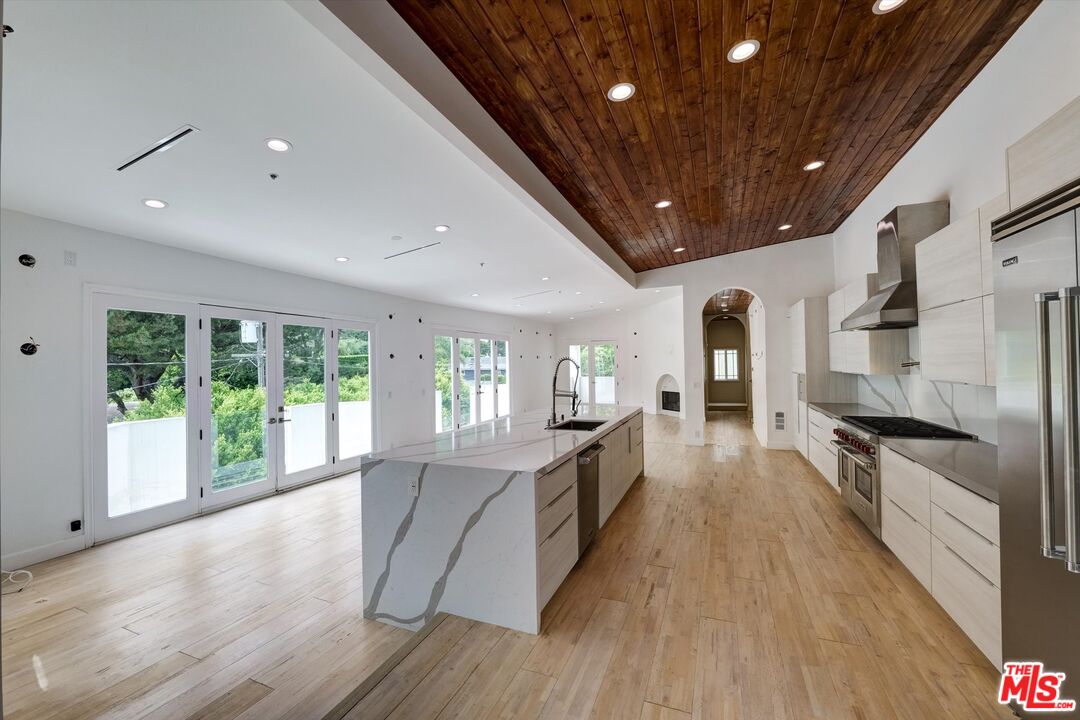 1754 Franklin Canyon Dr