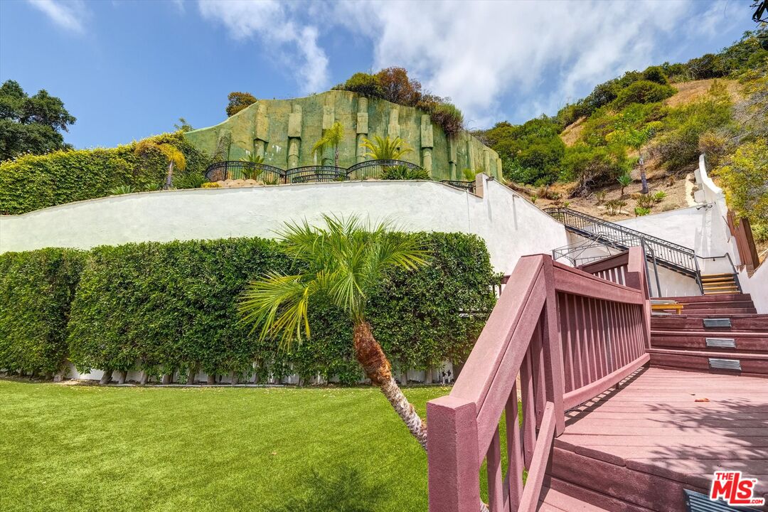 1754 Franklin Canyon Dr