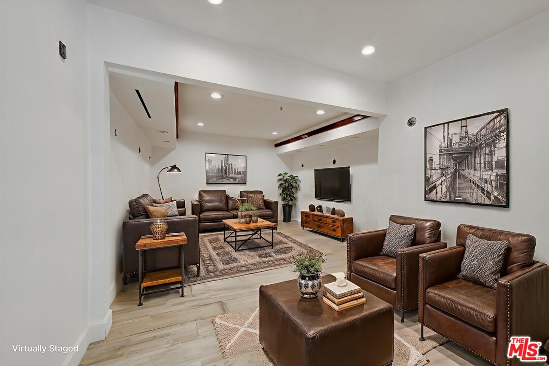 1754 Franklin Canyon Dr