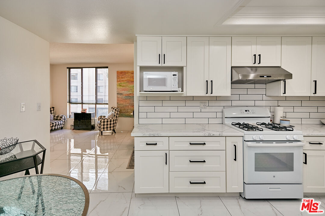 4444 Wilshire Blvd Unit: 206