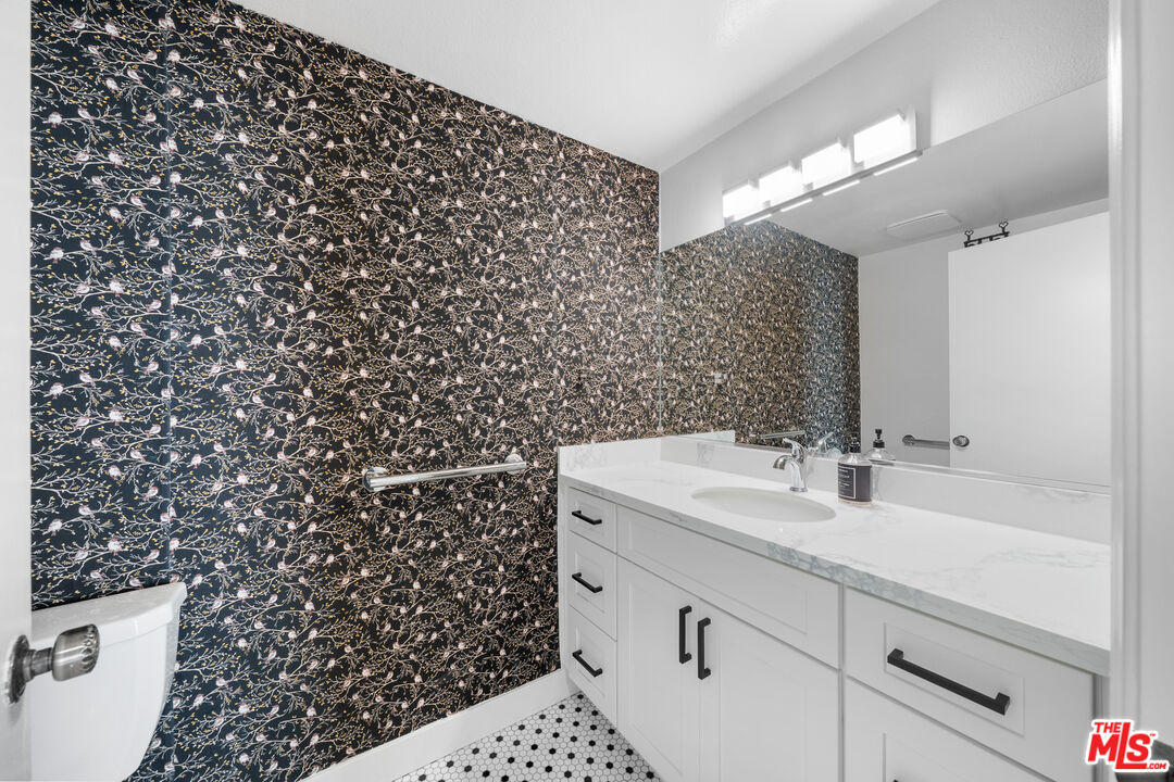 4444 Wilshire Blvd Unit: 206