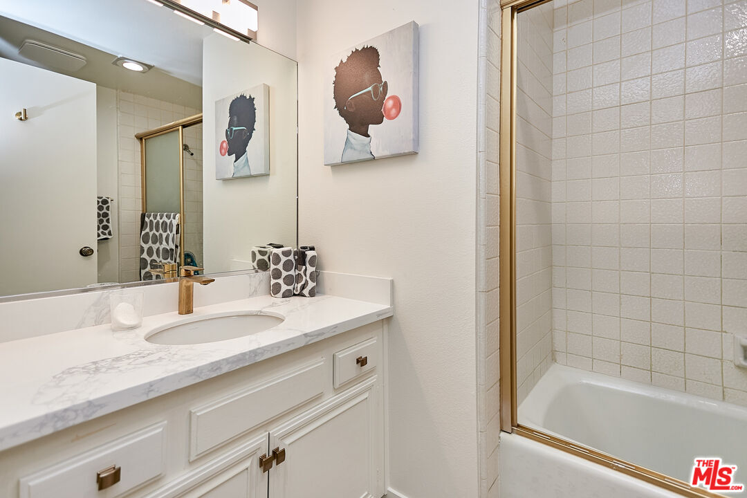 4444 Wilshire Blvd Unit: 206