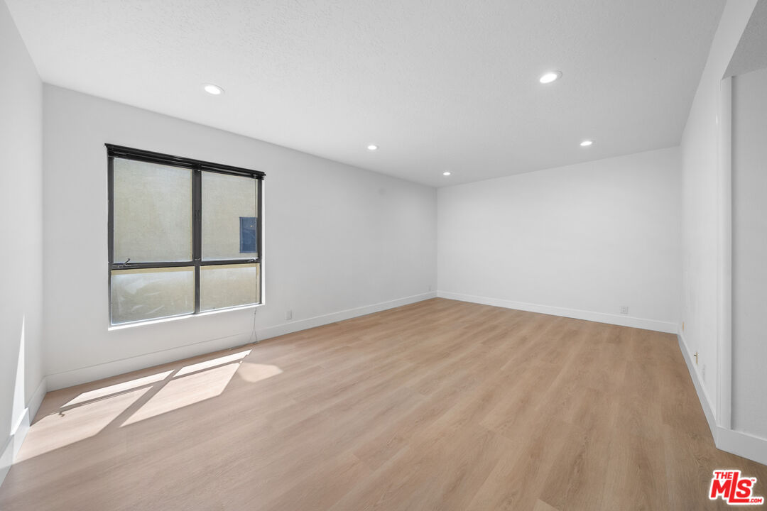 4444 Wilshire Blvd Unit: 206