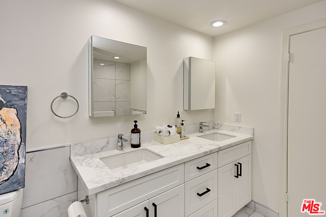 4444 Wilshire Blvd Unit: 206