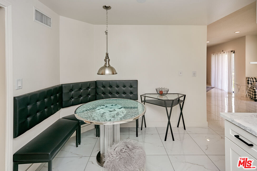 4444 Wilshire Blvd Unit: 206