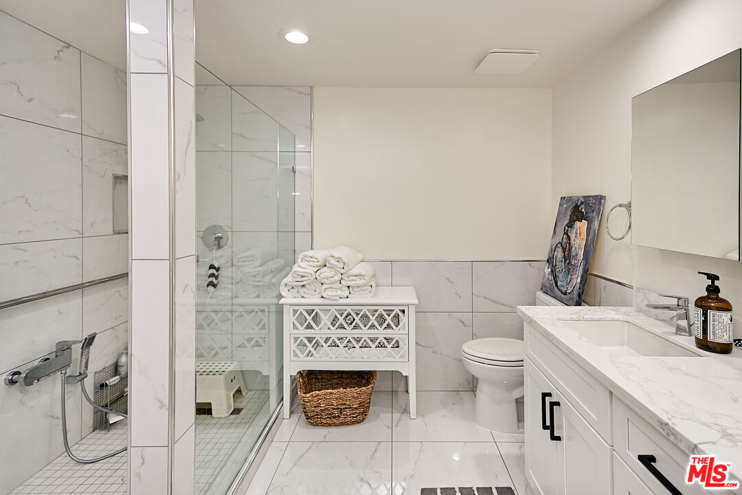 4444 Wilshire Blvd Unit: 206