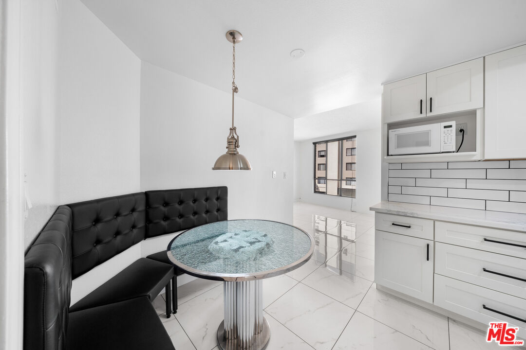 4444 Wilshire Blvd Unit: 206