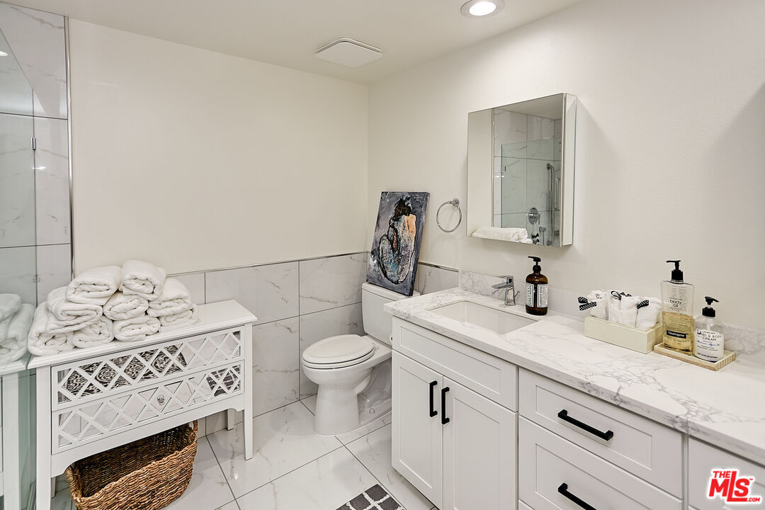 4444 Wilshire Blvd Unit: 206
