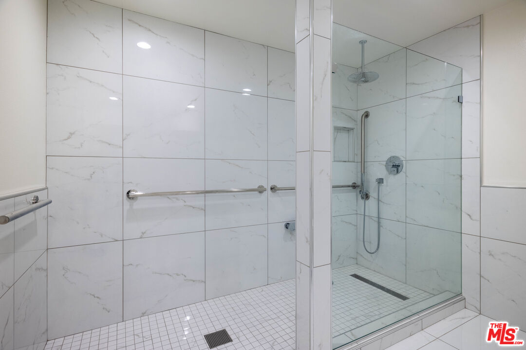 4444 Wilshire Blvd Unit: 206