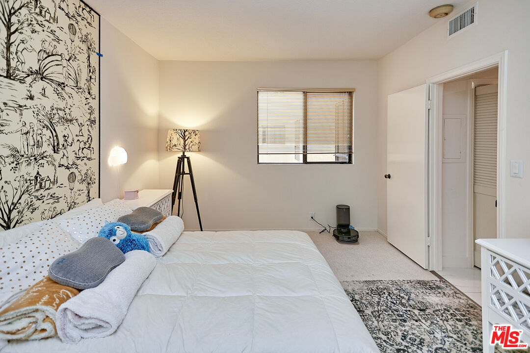 4444 Wilshire Blvd Unit: 206