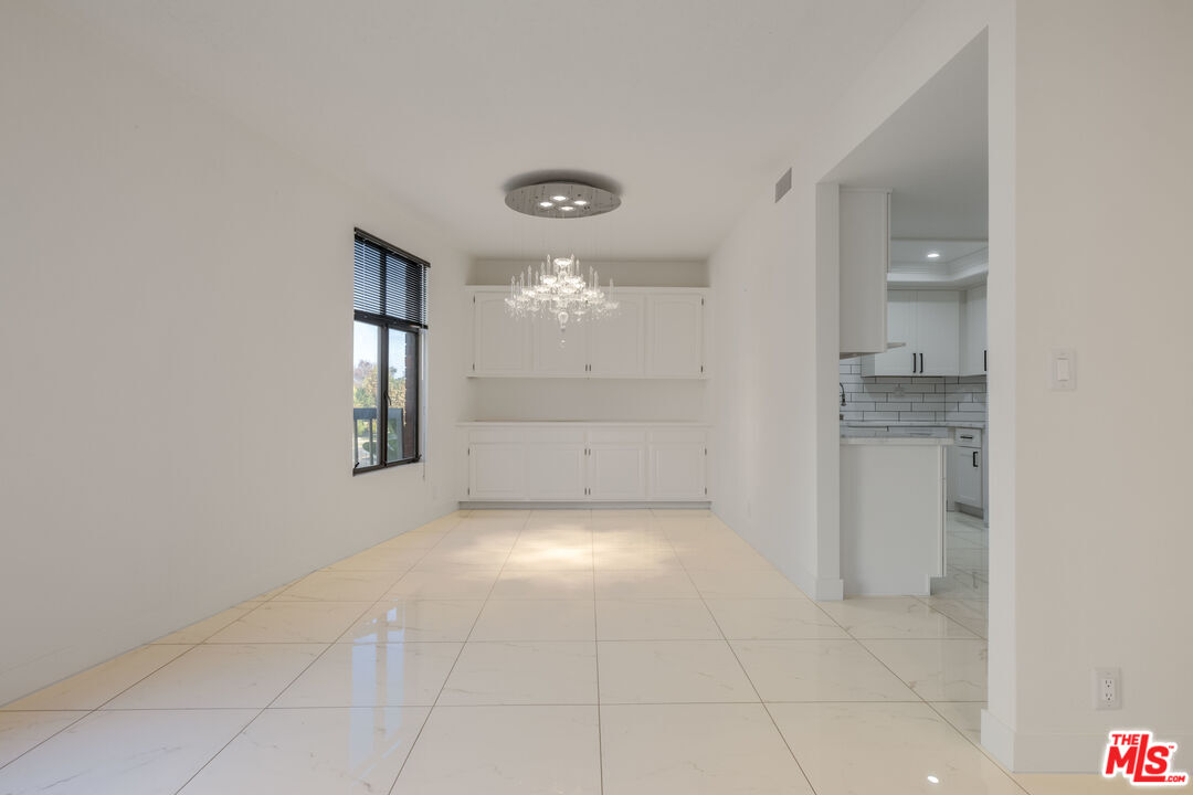 4444 Wilshire Blvd Unit: 206