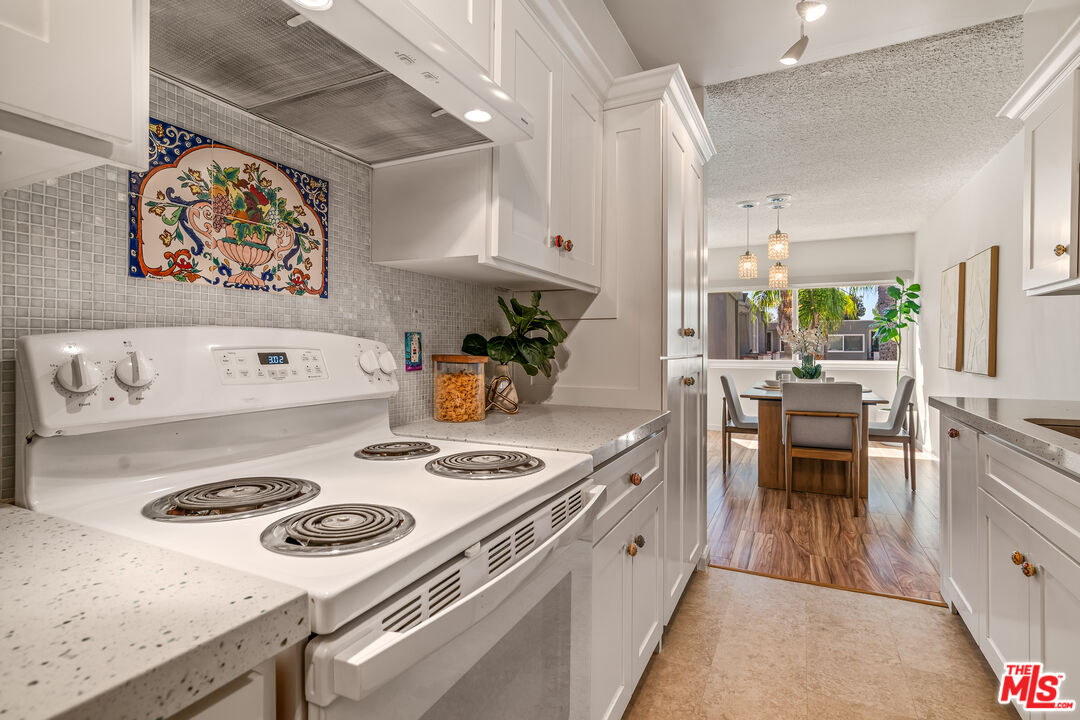 4915 Tyrone Ave Unit: 334