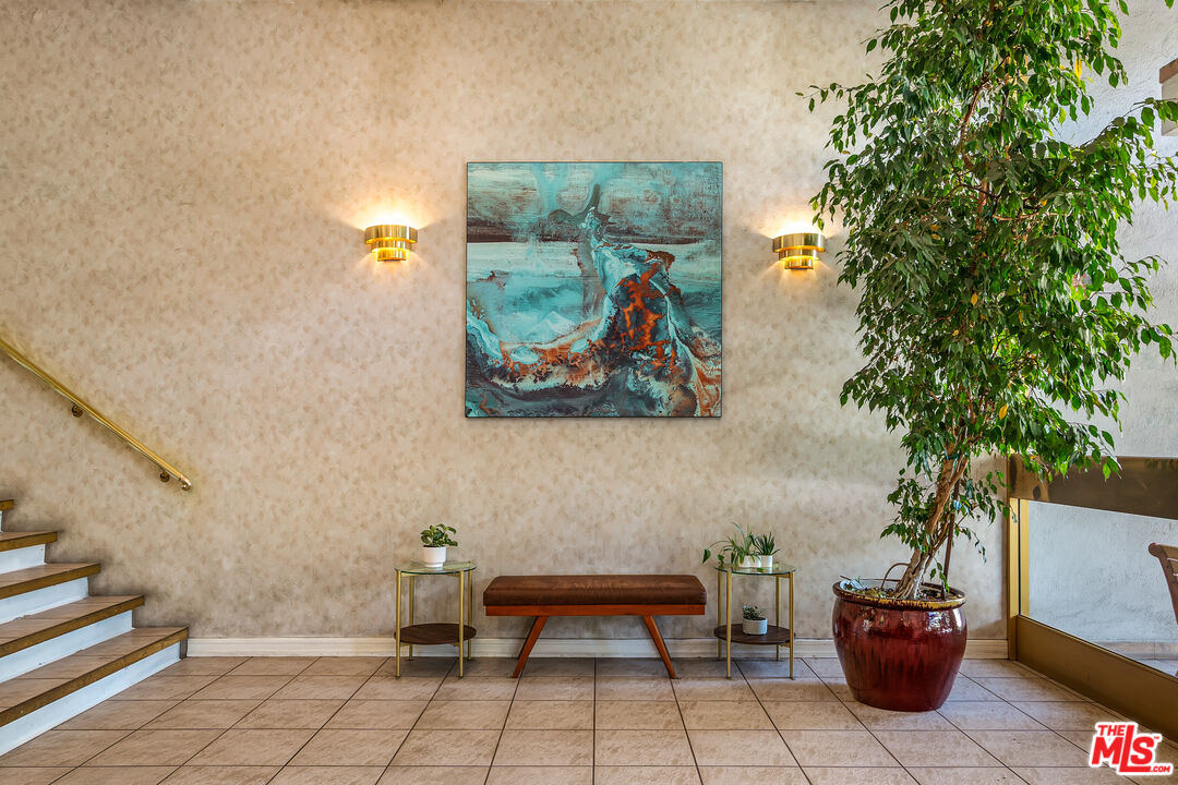 4915 Tyrone Ave Unit: 334