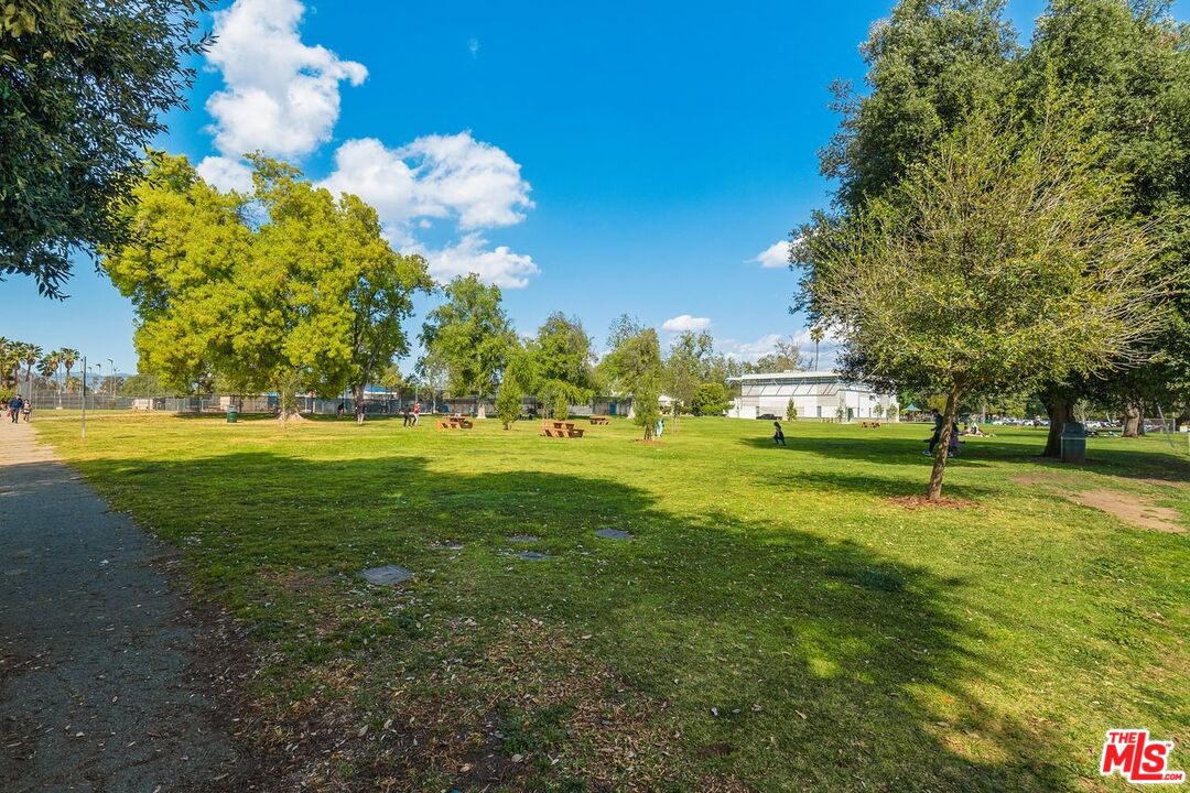 4915 Tyrone Ave Unit: 334