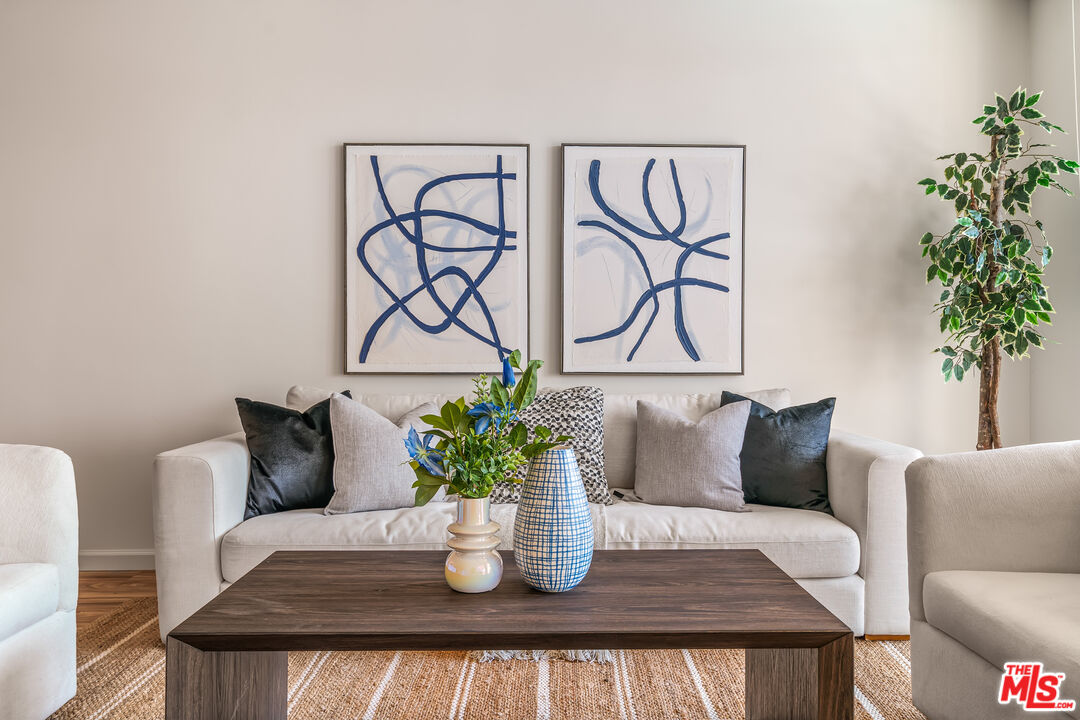 4915 Tyrone Ave Unit: 334