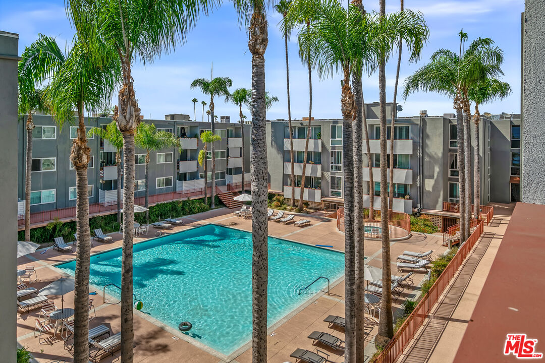 4915 Tyrone Ave Unit: 334