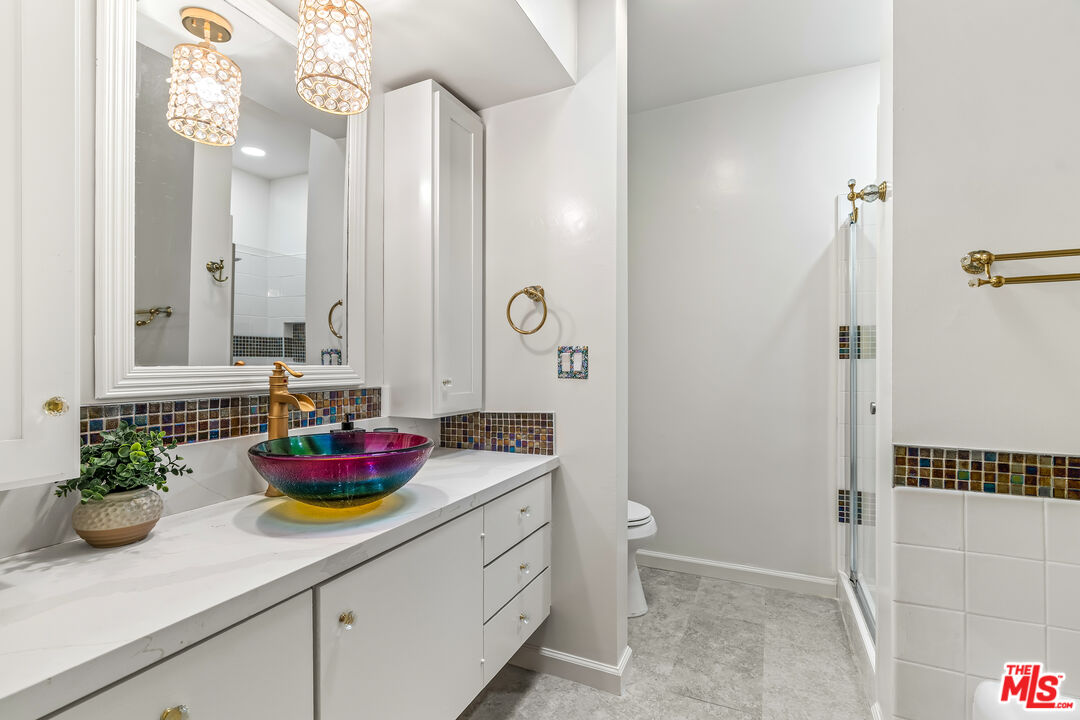 4915 Tyrone Ave Unit: 334