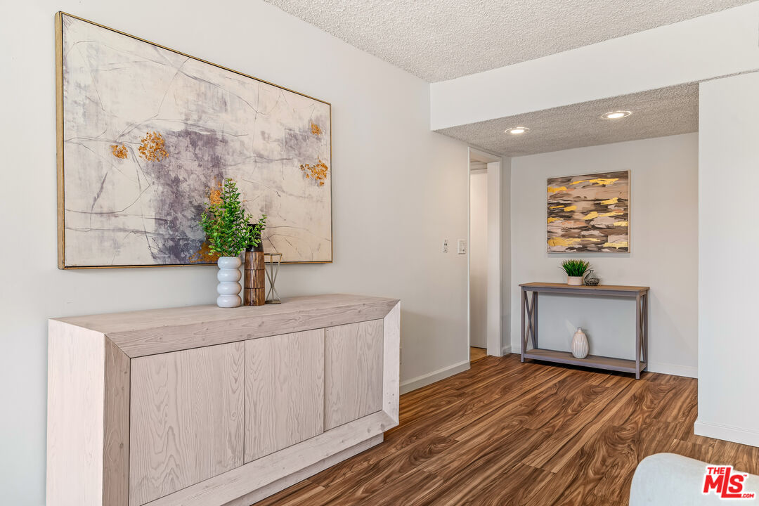 4915 Tyrone Ave Unit: 334