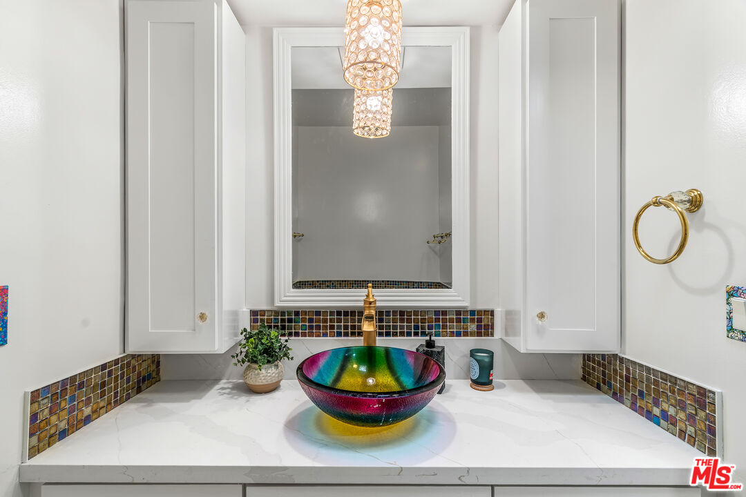 4915 Tyrone Ave Unit: 334