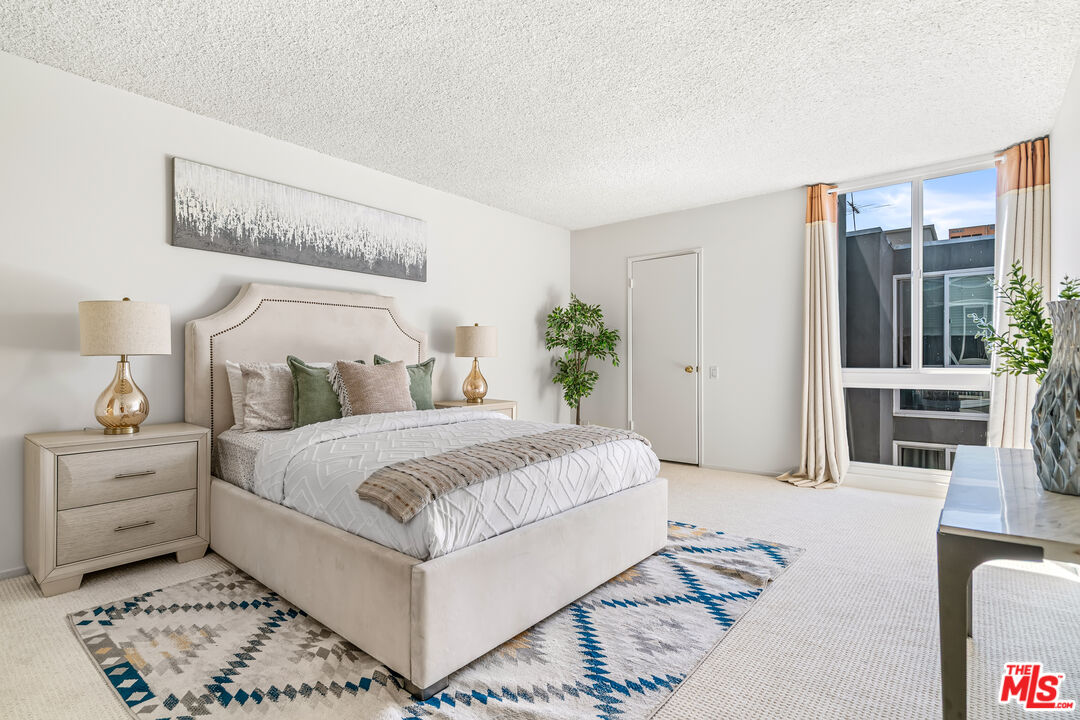 4915 Tyrone Ave Unit: 334