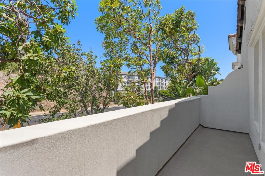 1749 Grand Ave Unit: 6