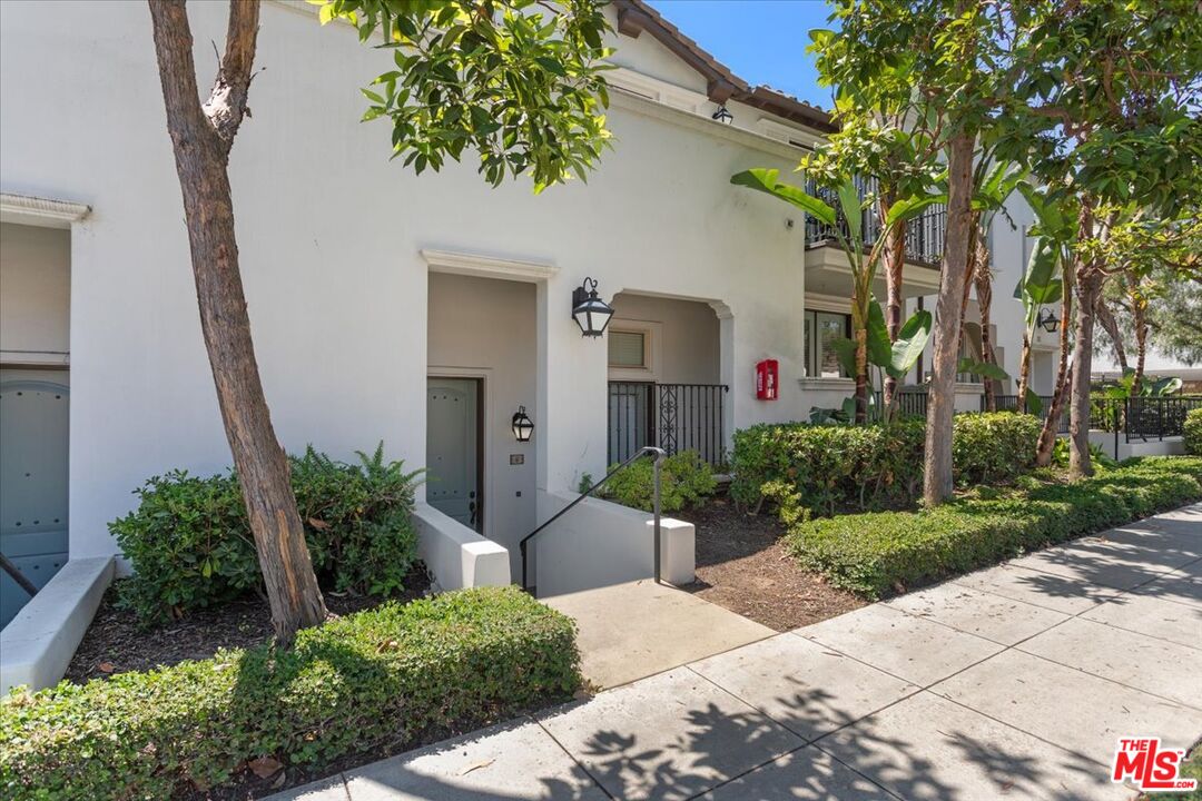 1749 Grand Ave Unit: 6