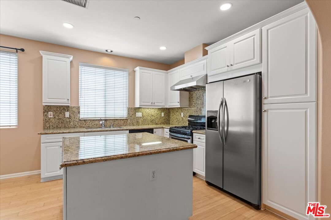 1749 Grand Ave Unit: 6