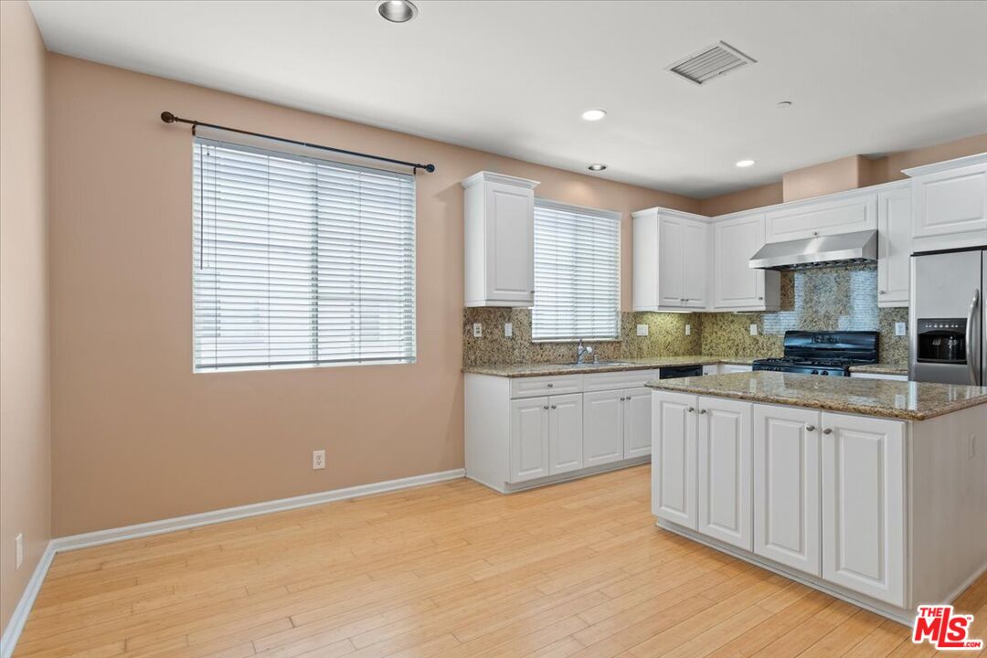 1749 Grand Ave Unit: 6