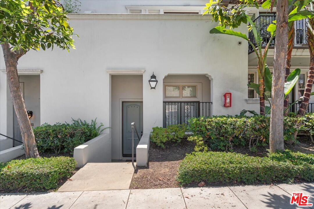 1749 Grand Ave Unit: 6