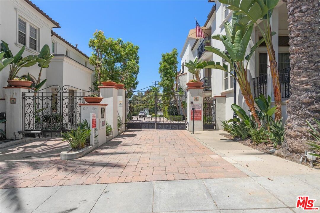 1749 Grand Ave Unit: 6