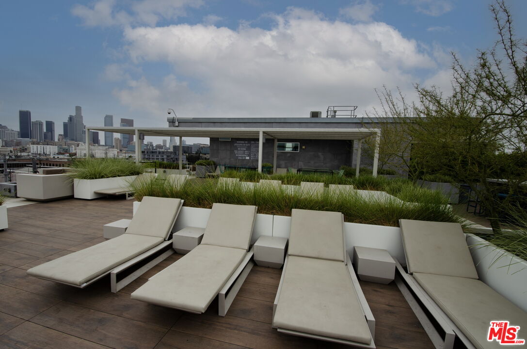 527 Molino St Unit: 217