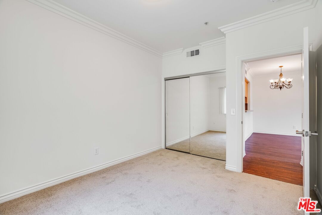 3328 Oakhurst Ave Unit: 111