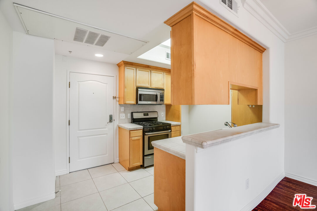 3328 Oakhurst Ave Unit: 111