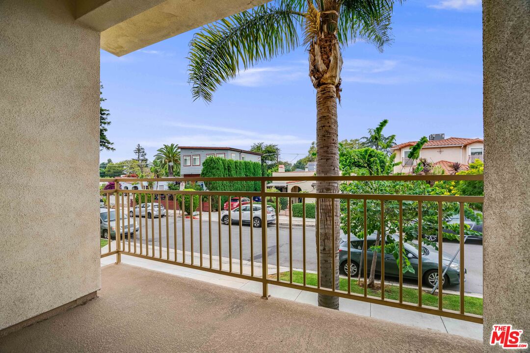 3328 Oakhurst Ave Unit: 111