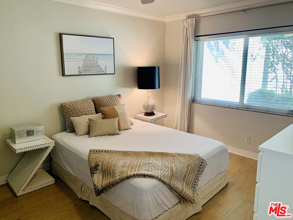 1219 SUNSET PLAZA DR Unit: 2